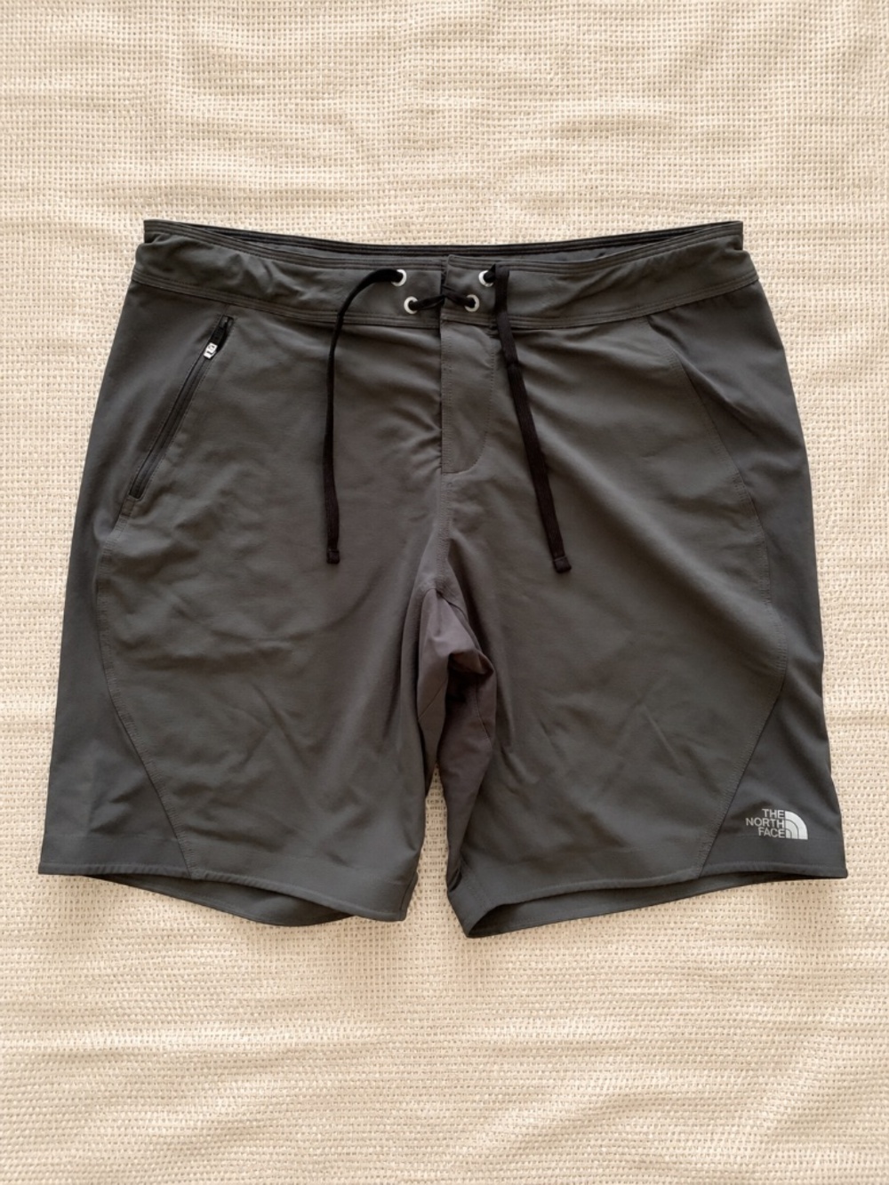 The North Face Men’s 38 Charcoal Lace-Up Board Shorts Swim Trunks